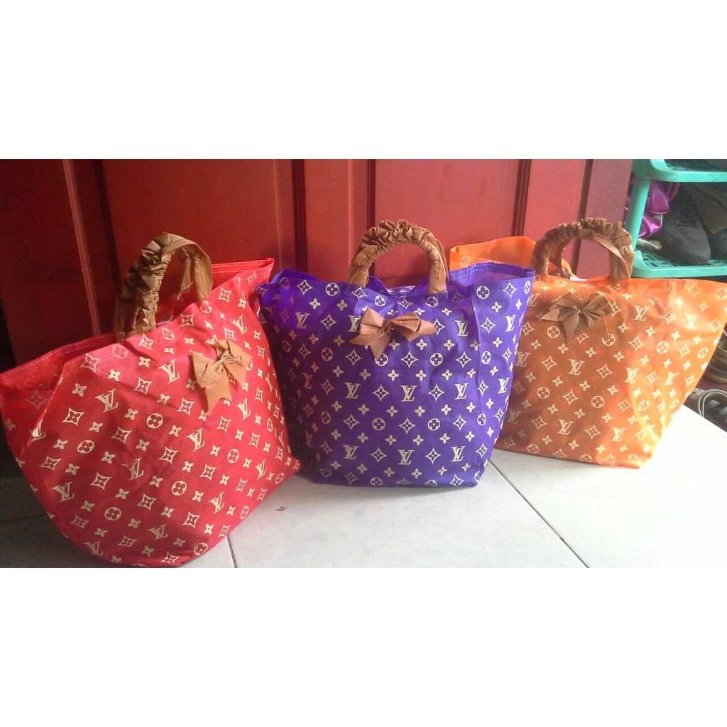 

TAS WANITA SPUNBOND LV Souvenir Pernikahan Wedding Souvenir Goodie Bag
