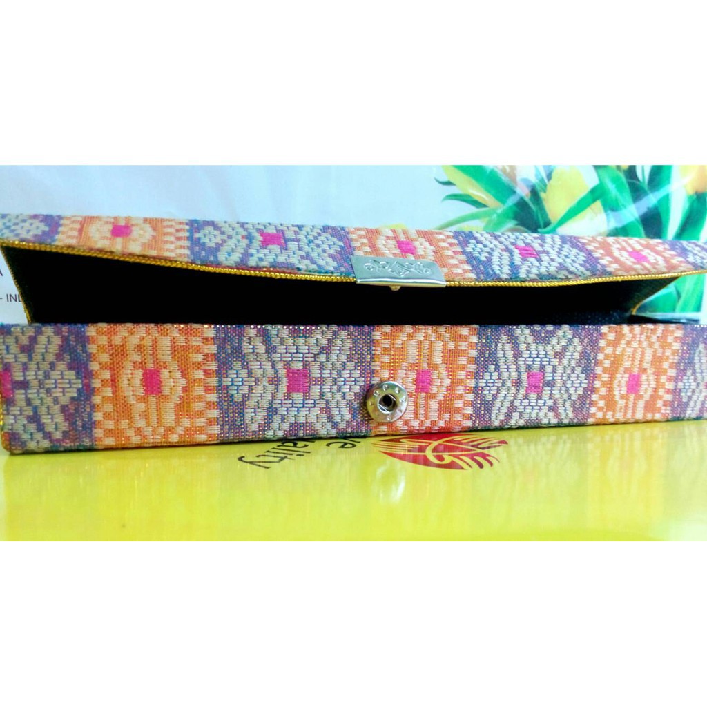 

Souvenir Tempat Pensil Songket Ceklek Kotak