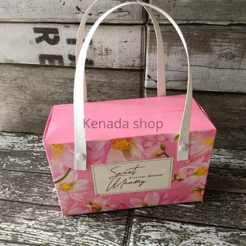 

Box Kue Pink Flower ( harga per 5 pcs)