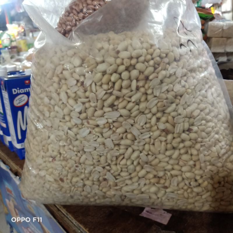 

Kacang Tanah kupas 700gram