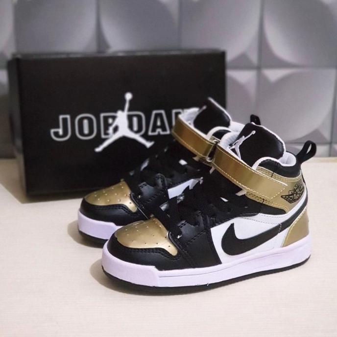 sepatu anak laki laki perempuan bayi 1 tahun nike kids air jordan gold