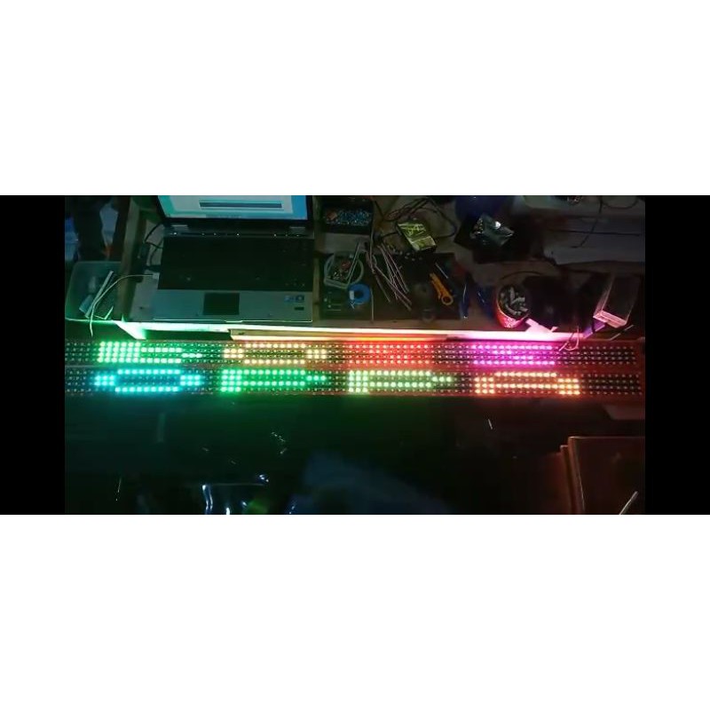 LED STROBO KACA RUNNING TEKS 4 BARIS BISA GANTI TEKS DENGAN APLIKASI 12/24V