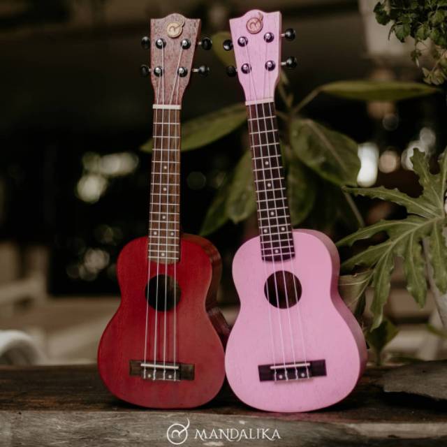 Gitar Ukulele Soprano MANDALIKA Original Merah Free Tas Ukulele , Senar Ukulele , Pick