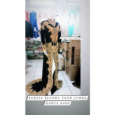 Kebaya Bludru Ekor Jumbo