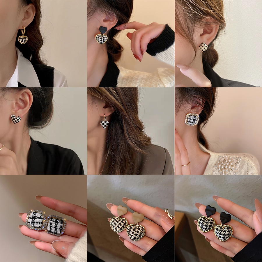 Anting Bentuk Hati Motif Kotak-Kotak Warna Hitam Dan Putih Gaya Vintage