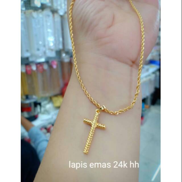 Kalung salib replika emas 24 k, bisa disepuh/dicuci ulang,cocok buat pesta dan dipake sehari2