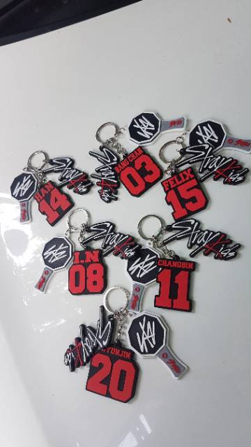 STRAY KIDS GANTUNGAN KUNCI KEYCHAIN KPOP KEYRING LIGHTSTICK MEMBERS STRAYKIDS