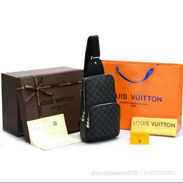 TAS LV AVENUE SLING BAG DAMIER GRAPHITE  / TAS LV AVENUE / TAS SELEMPANG PRIA / TAS PRIA