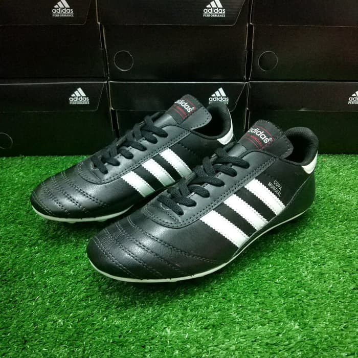 OLAHRAGA / Sepatu Bola Adidas Copa Mundial Classic Hitam Kulit