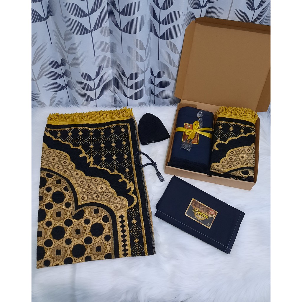 

Hampers Cowok Black Series Kado Ulang Tahun / Lebaran / Alat Ibadah