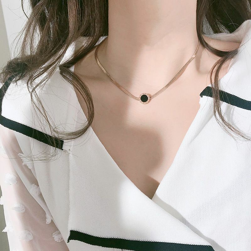 Kalung Titanium Termurah Dengan Liontin Bulan Romawi Hitam Anti Karat 100% Bestseller Fashion Korea Dalika