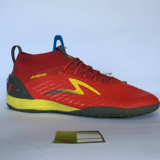 specs accelerator infinity in red