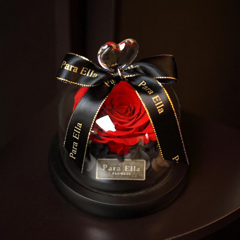  Bunga  Mawar  dalam  Kotak Kaca  Romantis untuk Hadiah 