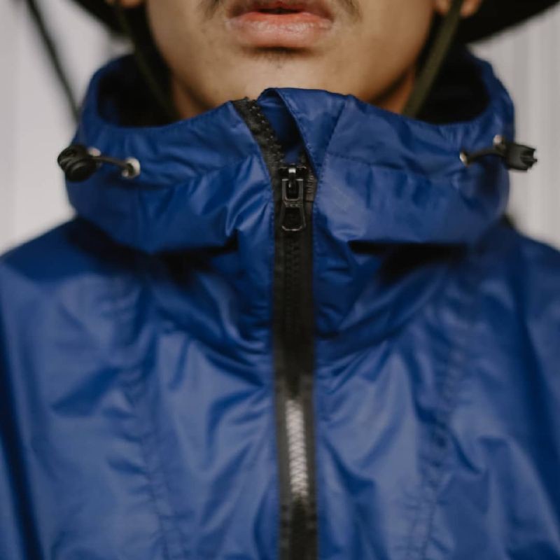 jaket parasut ziper troublemaker