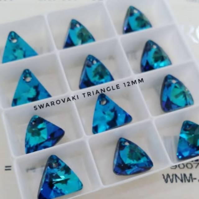 CRYSTAL SWAROVSKI TRIANGLE 12MM VITRAIL LIGH &amp; BERMUDA BLUE