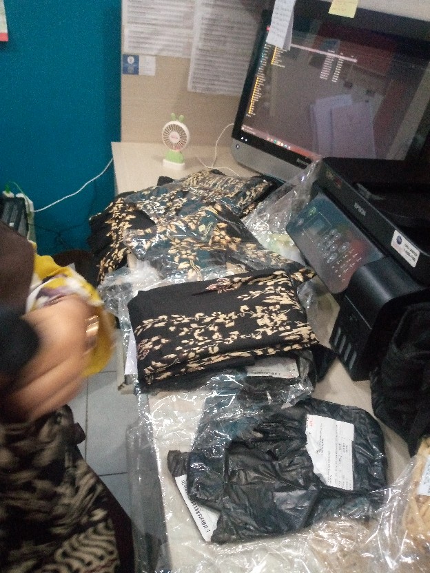 Batik Couple / Baju Batik Couple / Batik Set / Rok Set / Batik Lengan Panjang