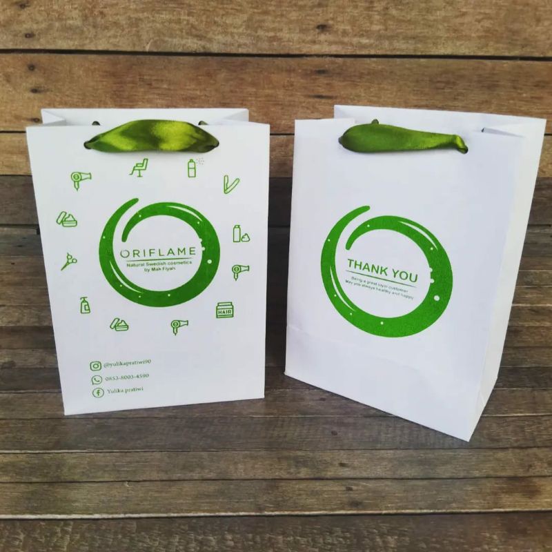 

PAPERBAG KRAFT PUTIH CUSTOM (UKURAN SEDANG)