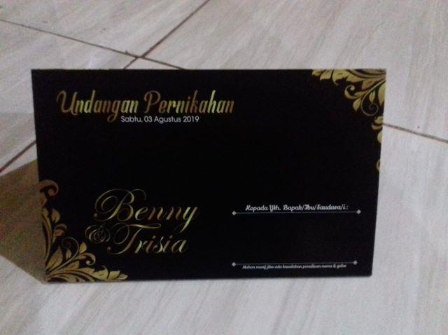 Undangan Pernikahan Kalender Simple Hitam Black Gold Elegant