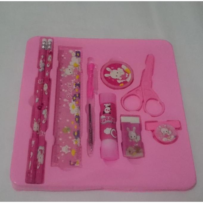 

Top!! Alat Tulis / Perlengkapan Sekolah Set