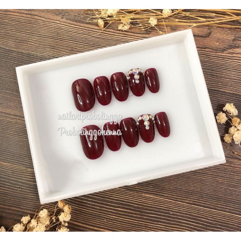 nail art maroon simple elegant kuku palsu wedding murah