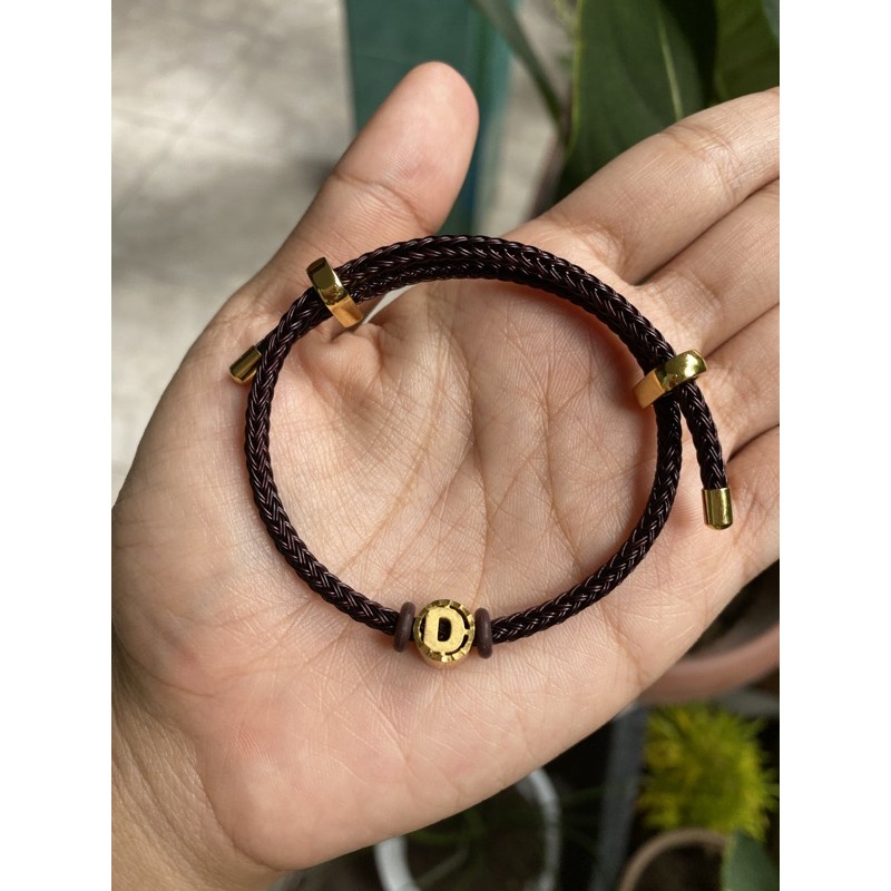gelang charm huruf D