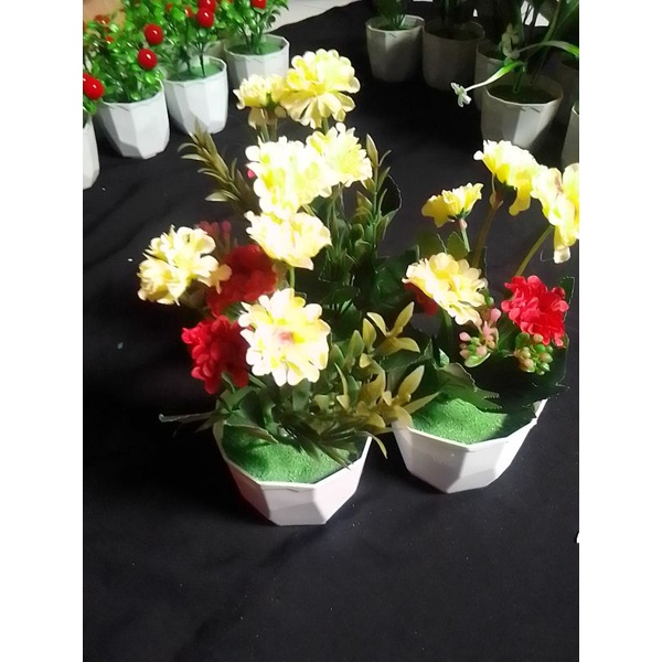 BUNGA HIAS ASTER KECIL PLASTIK PLUS POTNYA