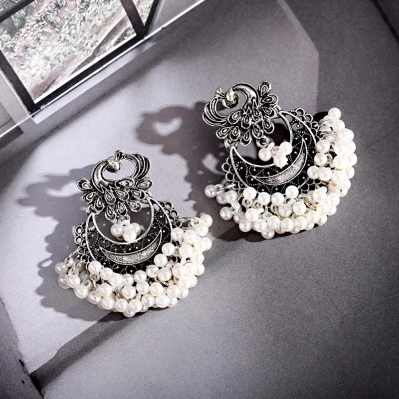 Anting Juntai Rumbai Desain Merak Bahan Alloy Warna Emas Gaya Vintage Untuk Wanita