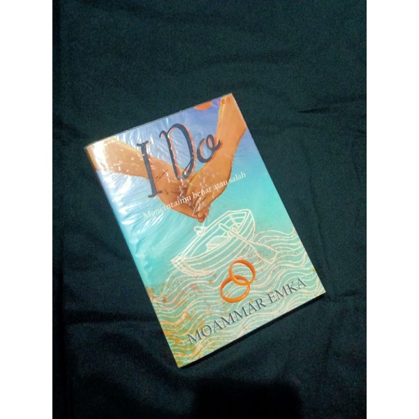 

Preloved Buku "I Do: Mencintaimu Benar atau Salah" - Moammar Emka (2015)