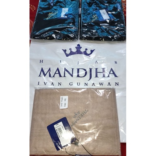 Mandjha3Pcs Ivan Gunawan Fashion Scarf Polos Non Parfum Black & Cream Muda