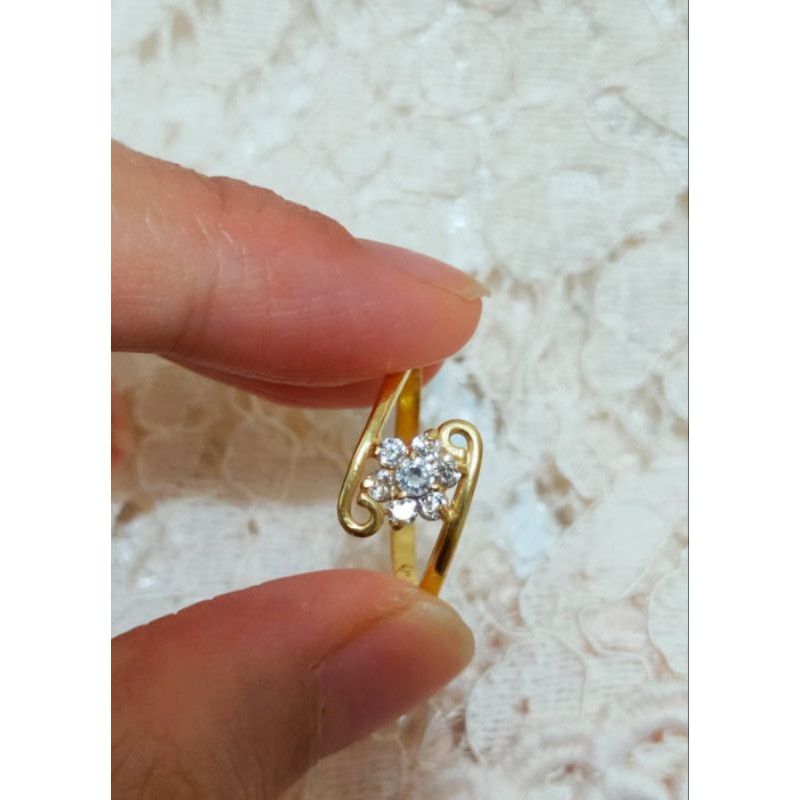 Cincin Emas Muda Bunga Putih Ukir 1 gr