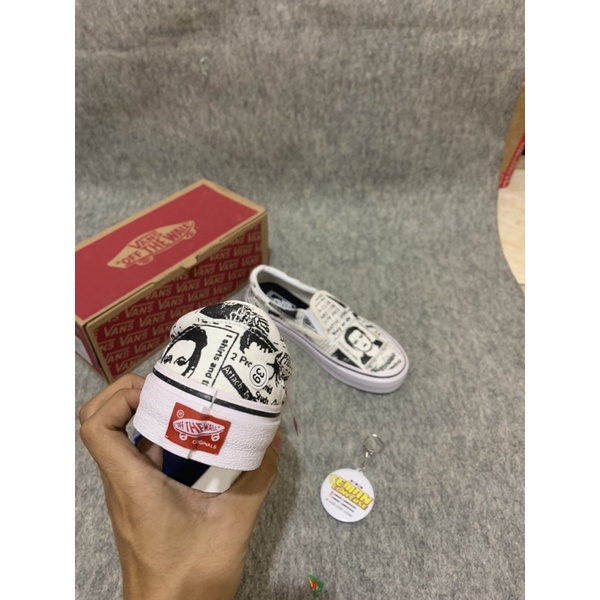 SEPATU VANSS SLIP ON ASHL3Y WILMS NEWS PAPER WHITE MOTIF KORAN