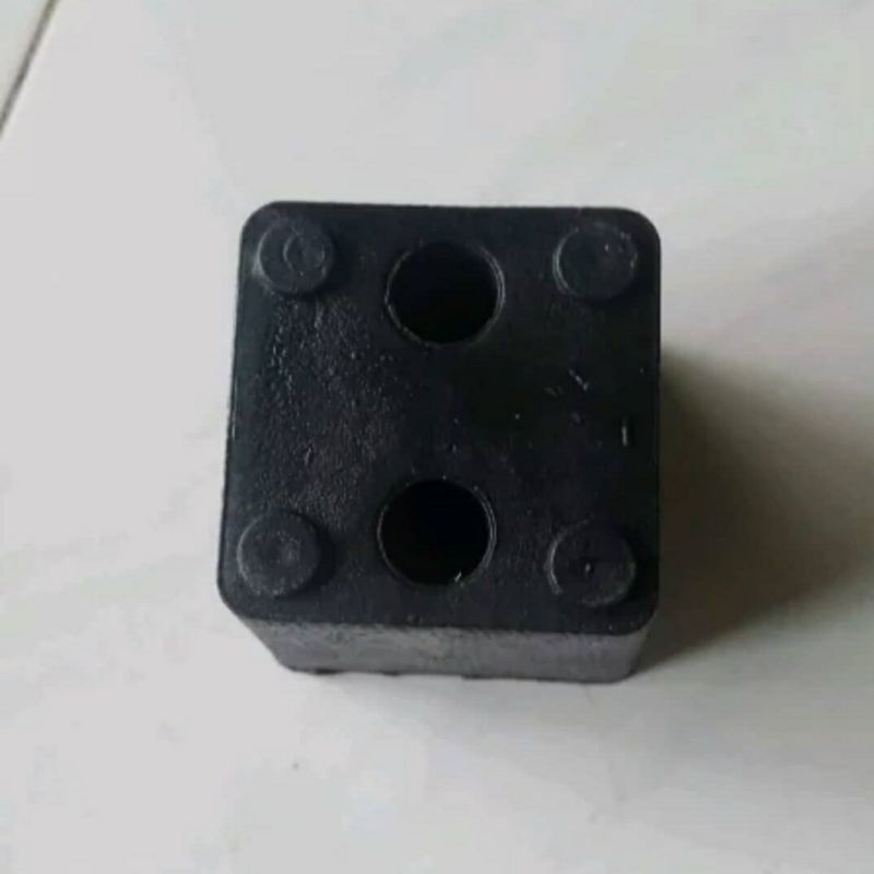 Kaki Sofa plastik 8cm Menerima pembelian untuk pabrik Rp.2000-1pcs minimal 20karung-2000 pcs