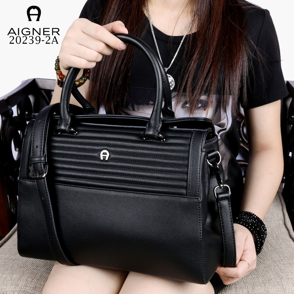 AIGNER Roma Vintage Valois Shoulder Bag Soft Leather like Ori Hardware Black (20239/2A)CE
