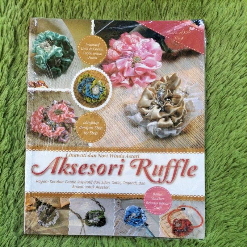 

ORIGINAL BUKU KREASI DAN KERAJINAN TANGAN AKSESORI RUFFLE RAGAM KERUTAN CANTIK INSPIRATIF DARI SIFON, SATIN, ORGANDI, DAN BROKAT UNTUK AKSESORI