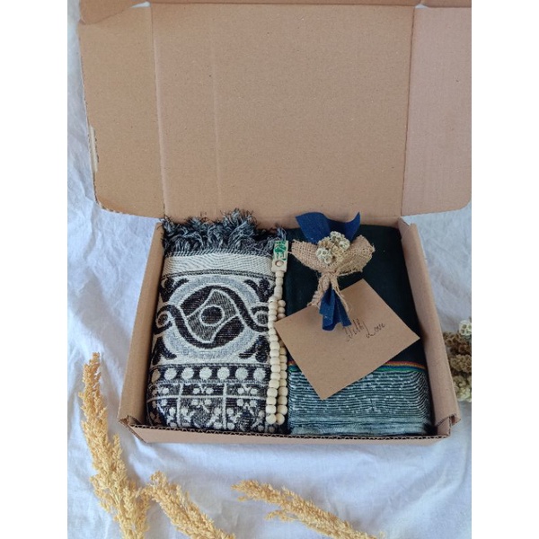 

Kado Cowok Special Gifh Box Elegant muslim 25 x 20 x 8 cm