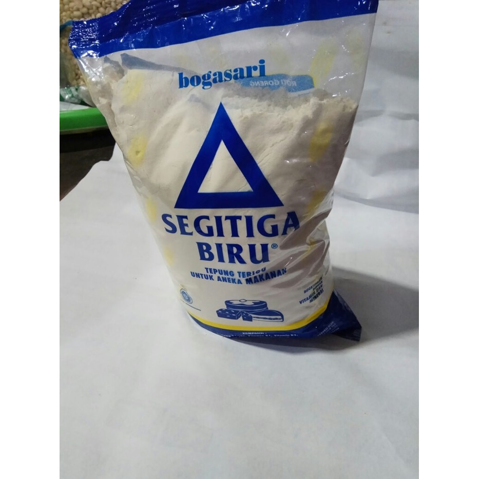 

tepung terigu segitiga biru 1kg