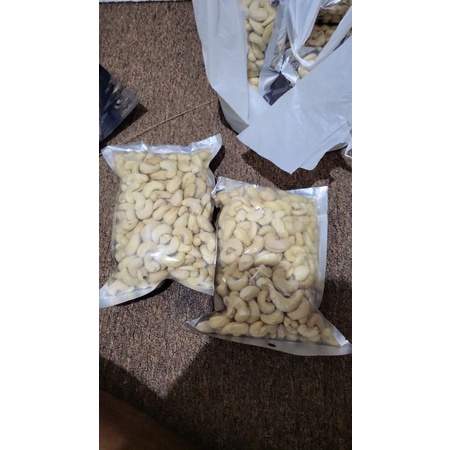

Kacang mente mentah utuh kemasan 500gram