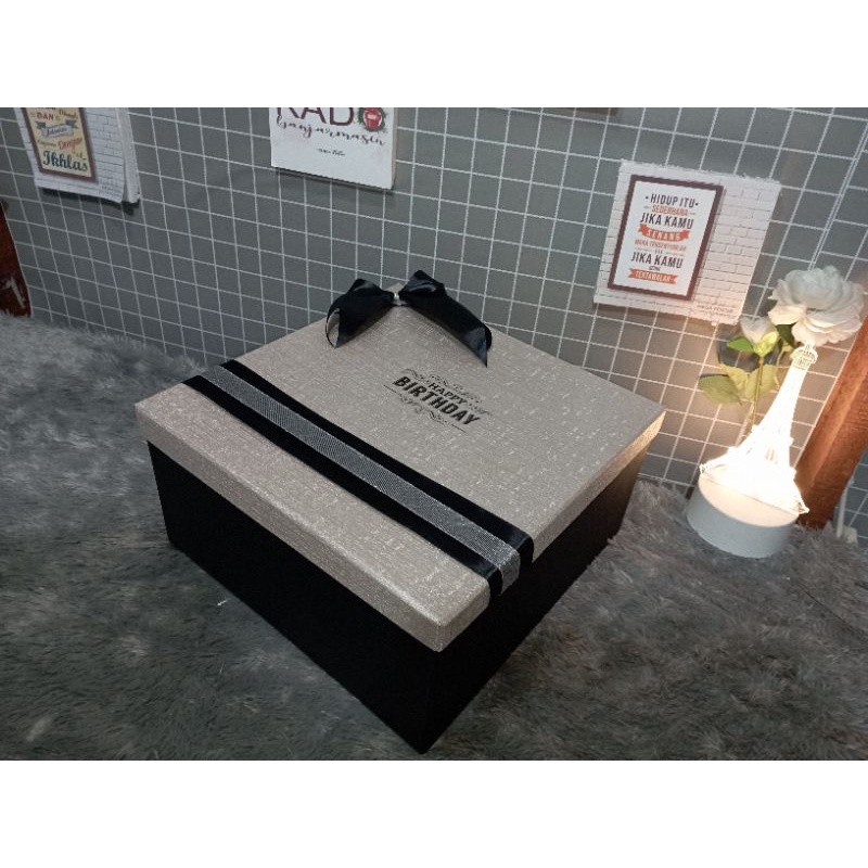 

Box Kado Ukuran 30cm x 30cm Tinggi 15Cm By box kado Banjarmasin