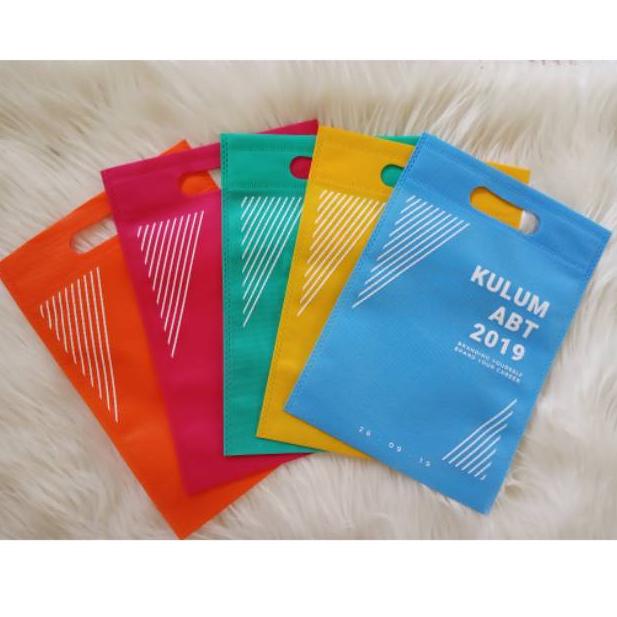 

BURUAN ORDER GAN 100 PCS TAS SOUVENIR GOODIEBAG DCUT OVAL 25X35