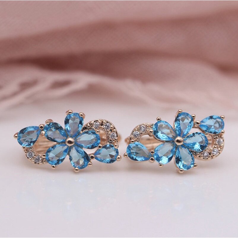 Anting Juntai Bentuk Kelopak Bunga Plum Warna Rose Gold Hias Zirkon Biru Untuk Wanita