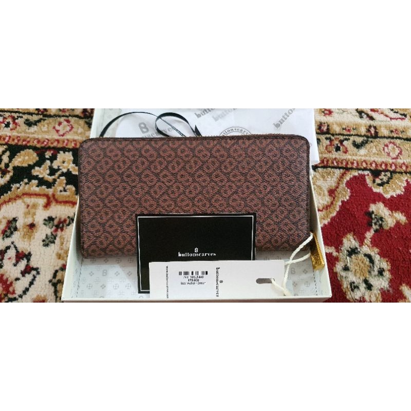 NEW, izzy wallet Buttonscarves