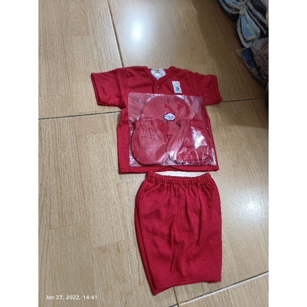 Stelan baju set warna merah Baby Lucky