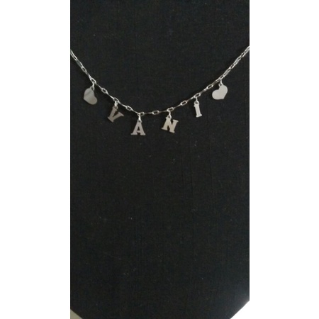 kalung nama rumbai huruf pisah