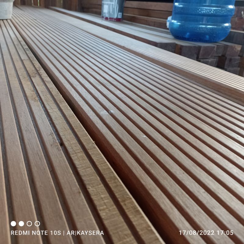 Papan Lantai Kayu  Outdoor Pinggir Kolam Taman Teras Balkon Decking Bengkirai Jumbo 360 cm