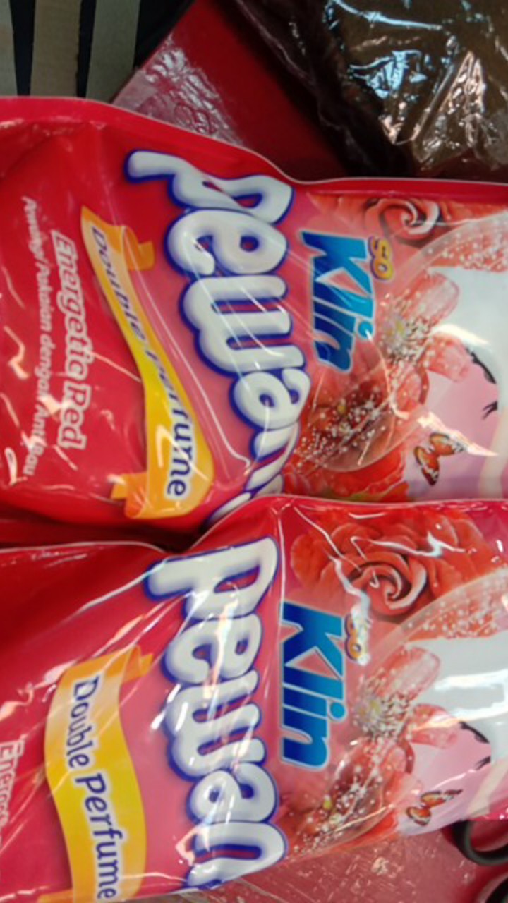 Soklin Pewangi/pewangi Pakaian Kemasan 800ml Aroma Energetic Red Kemasan Besar