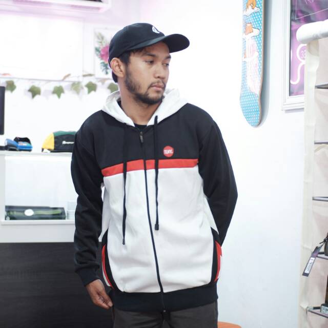 Tulanyo stry dry flag logo