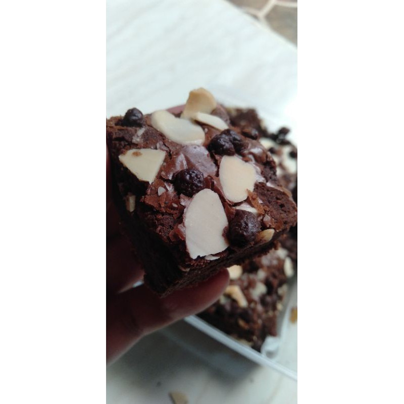 

brownies fudgy almond