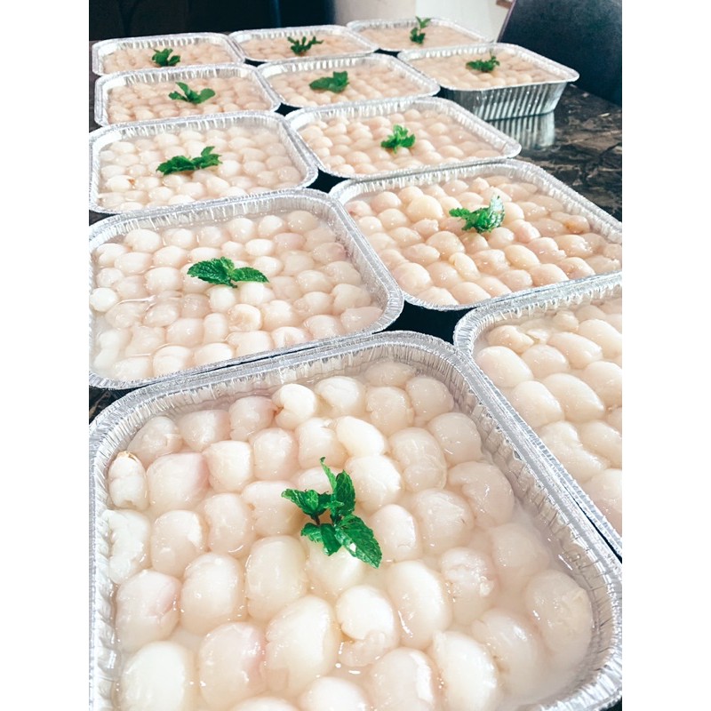 

Almond flavour pudding with lychee