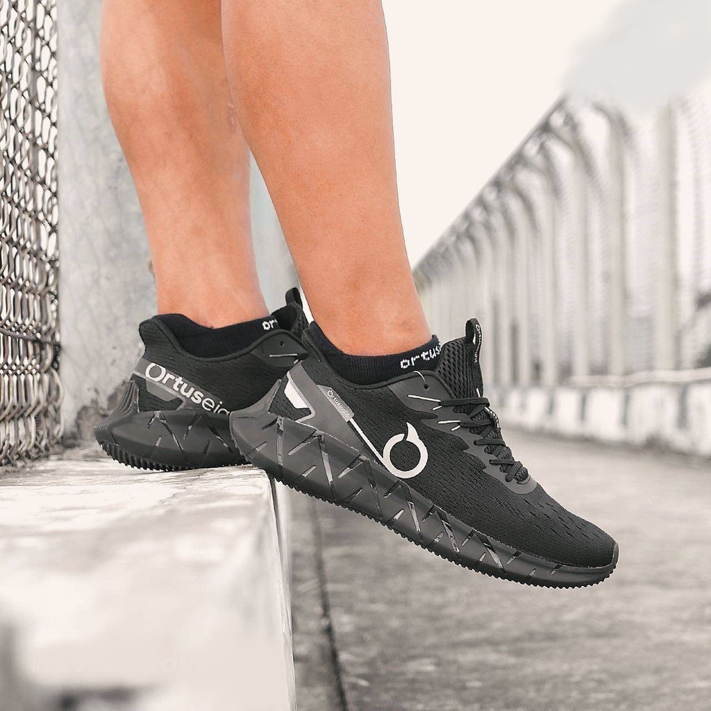 ortuseight reflow black grey sneaker sepatu running