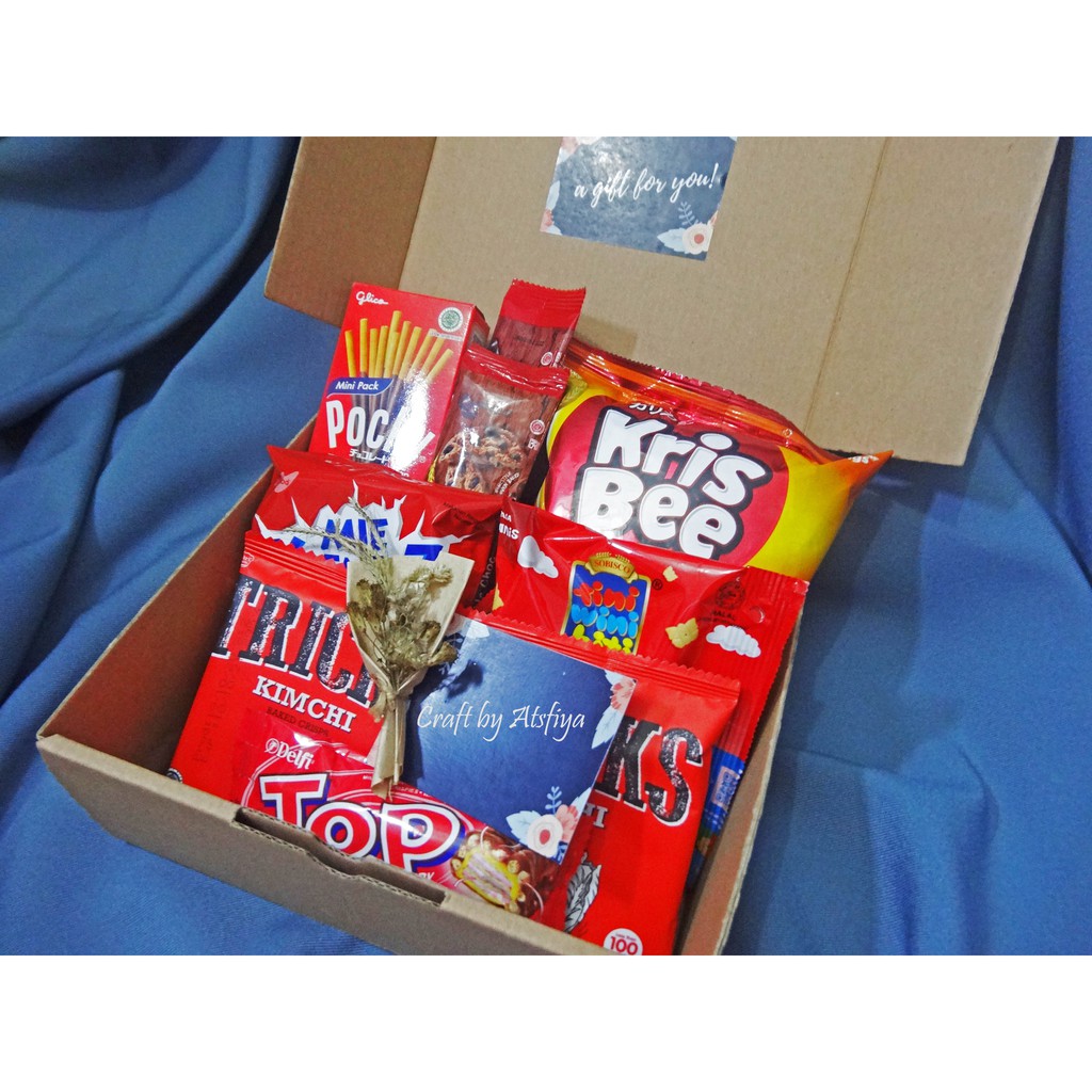 

A111 HAMPERS SNACK MERAH JAJAN KADO HADIAH GIFT BOX WISUDA ULANG TAHUN BIRTHDAY